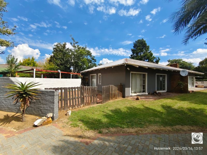 Investor’s Opportunity – Walking Distance to Flavius Mareka College! - Photo 4