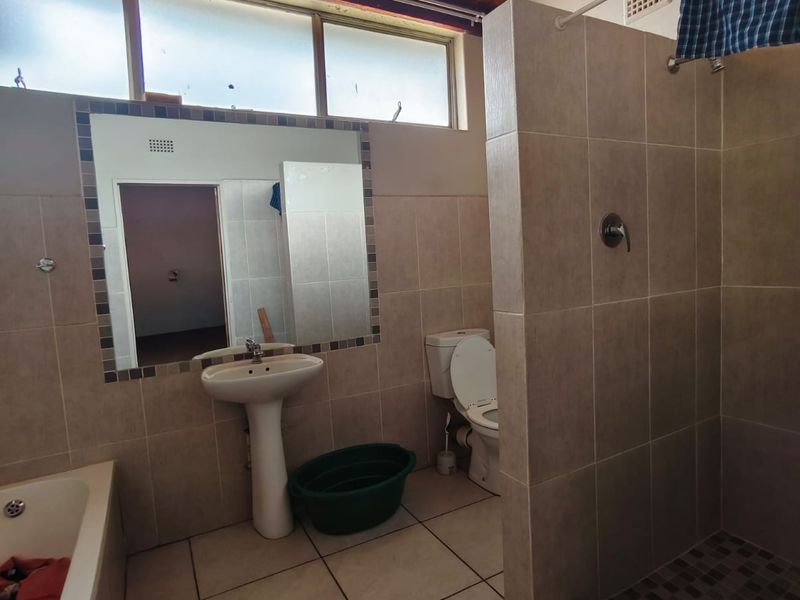 Investor’s Opportunity – Walking Distance to Flavius Mareka College! - Photo 2