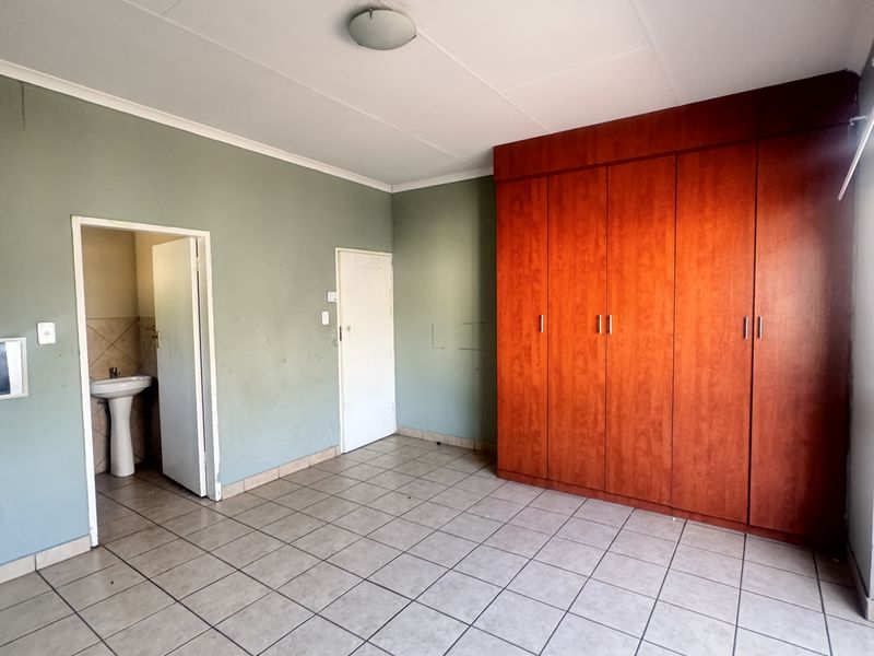 Comfortable 3-Bedroom Duplex in a Secure Tasbet Park Estate - Photo 10