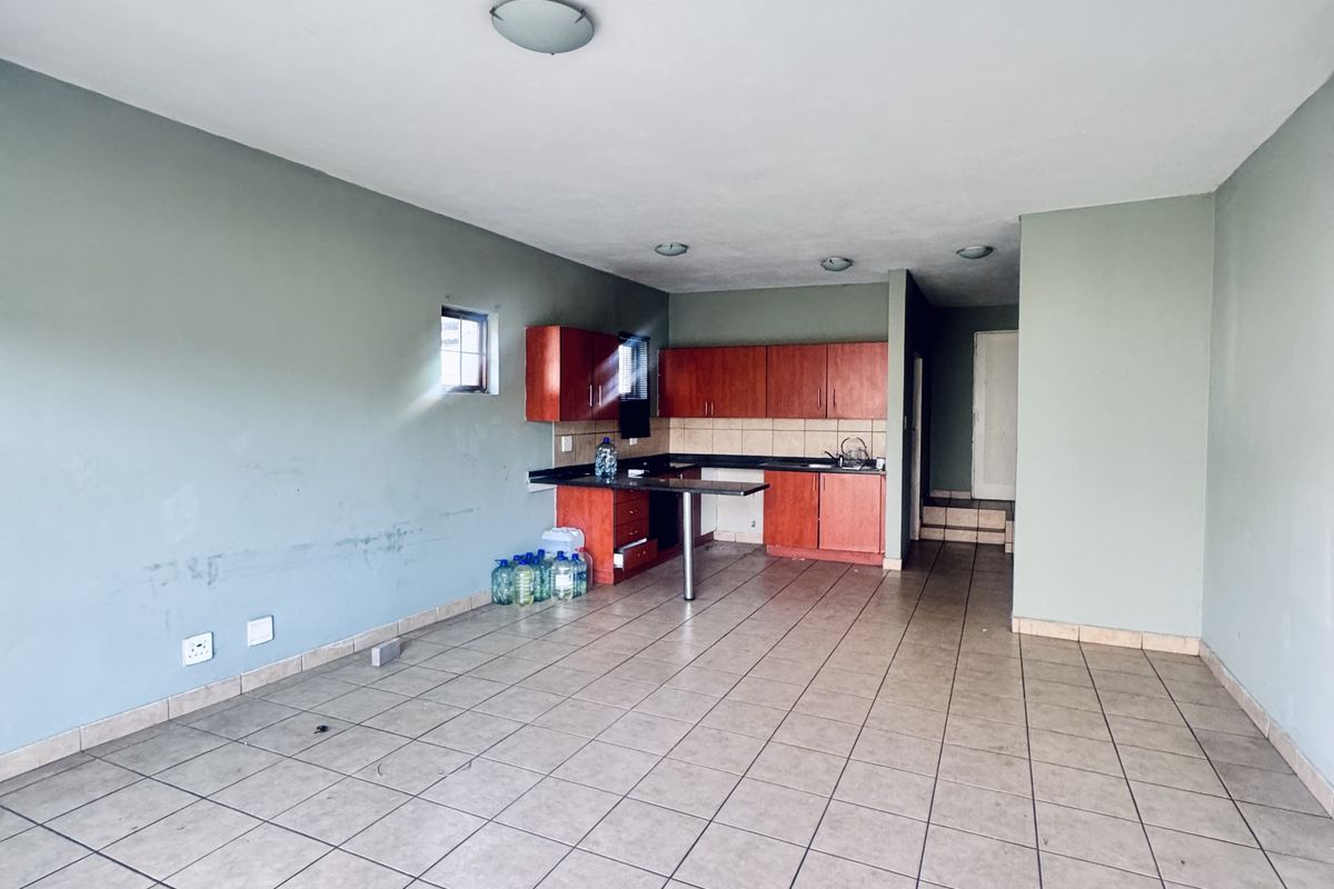 Comfortable 3-Bedroom Duplex in a Secure Tasbet Park Estate - Photo 2