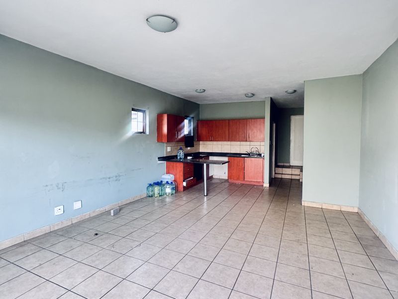 Comfortable 3-Bedroom Duplex in a Secure Tasbet Park Estate - Photo 2