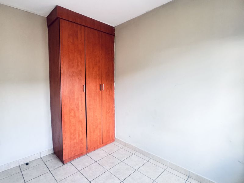 Comfortable 3-Bedroom Duplex in a Secure Tasbet Park Estate - Photo 6