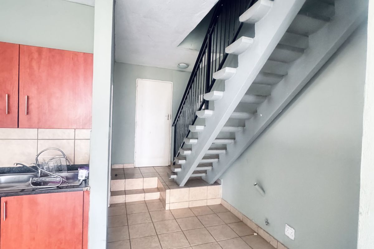 Comfortable 3-Bedroom Duplex in a Secure Tasbet Park Estate - Photo 4