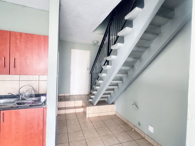 Comfortable 3-Bedroom Duplex in a Secure Tasbet Park Estate - Photo 4