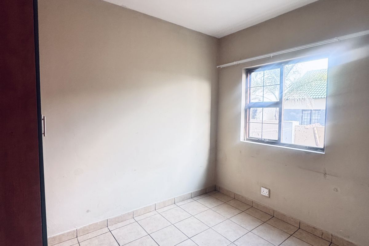 Comfortable 3-Bedroom Duplex in a Secure Tasbet Park Estate - Photo 5