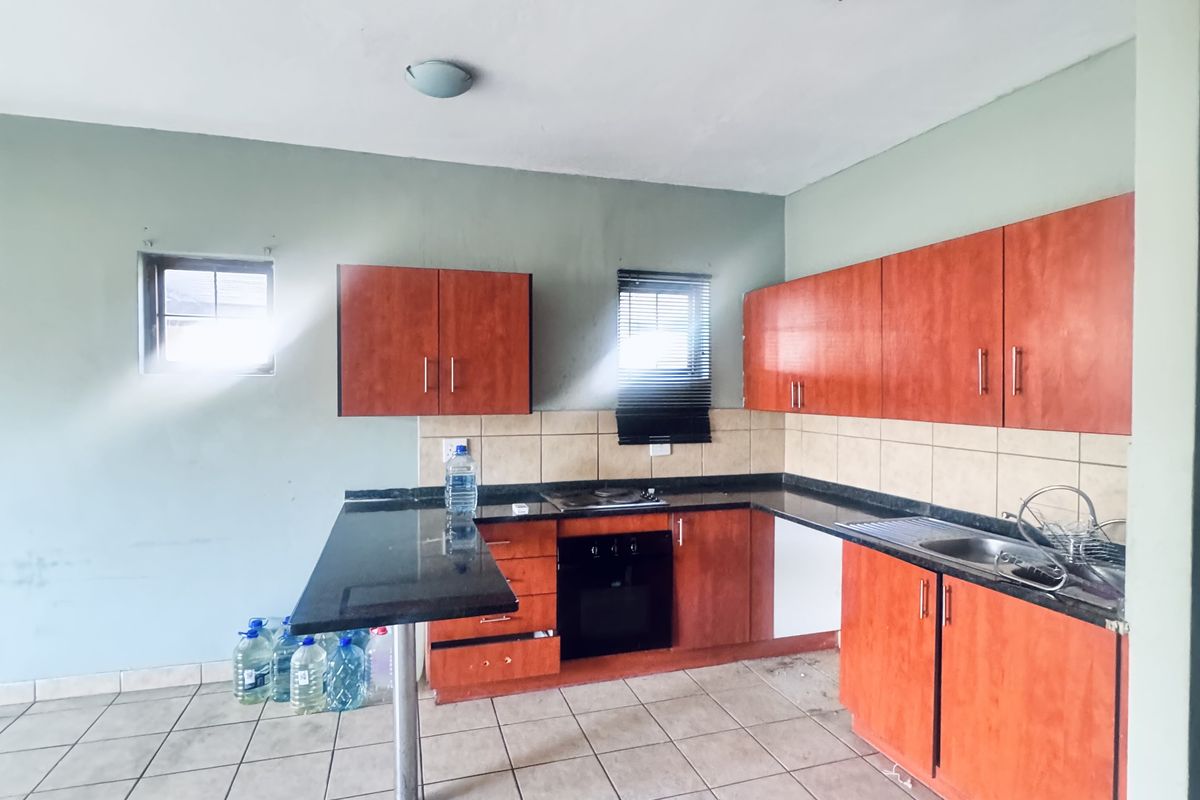 Comfortable 3-Bedroom Duplex in a Secure Tasbet Park Estate - Photo 3