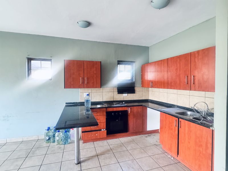 Comfortable 3-Bedroom Duplex in a Secure Tasbet Park Estate - Photo 3