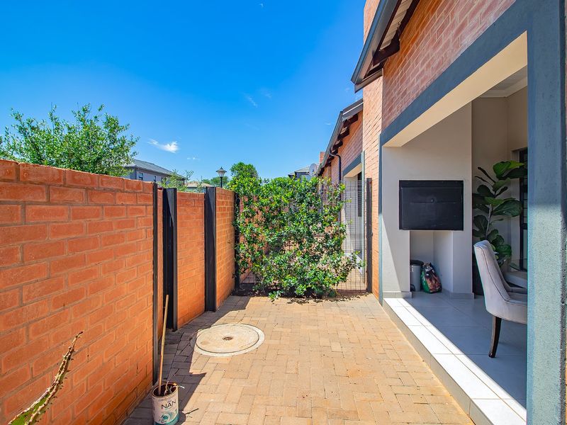 Modern 2023 Built Stylish Townhouse - Photo 10