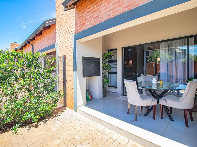 Modern 2023 Built Stylish Townhouse - Photo 8