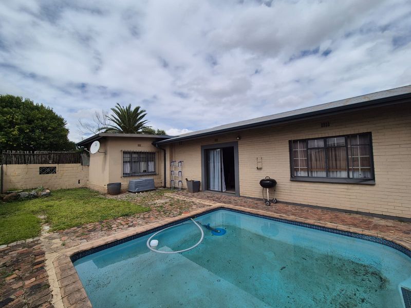 !DREAM PROPERTY ALERT! - Photo 1