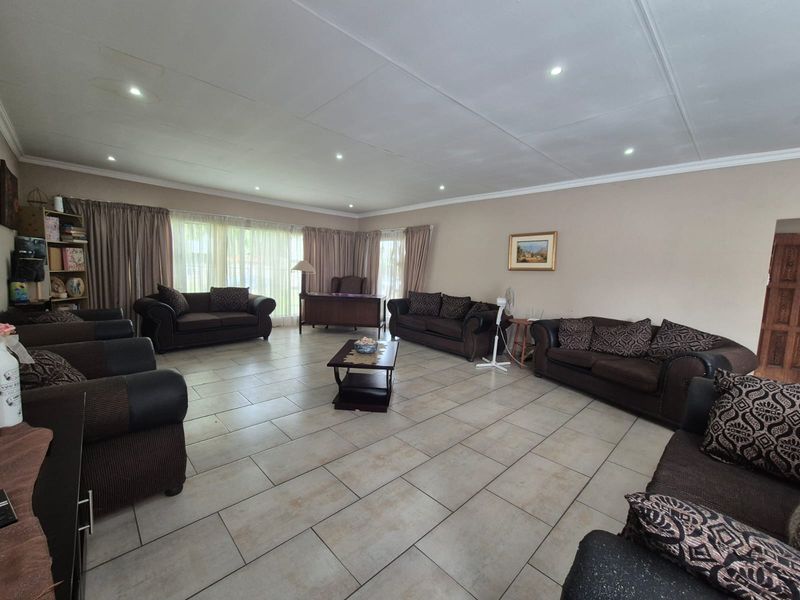 !DREAM PROPERTY ALERT! - Photo 10
