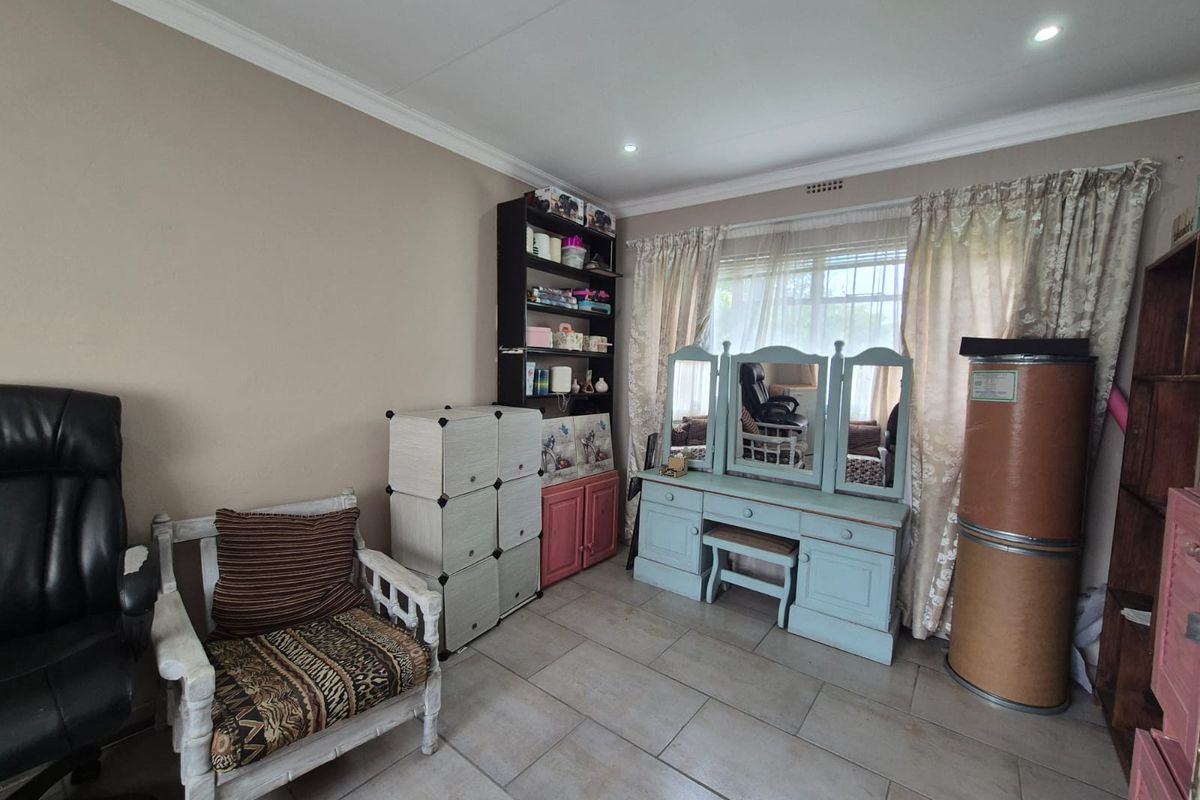 !DREAM PROPERTY ALERT! - Photo 2