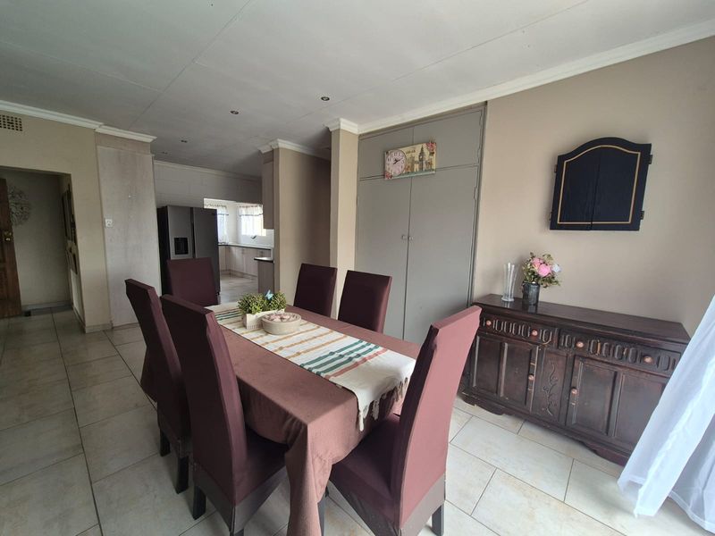 !DREAM PROPERTY ALERT! - Photo 3