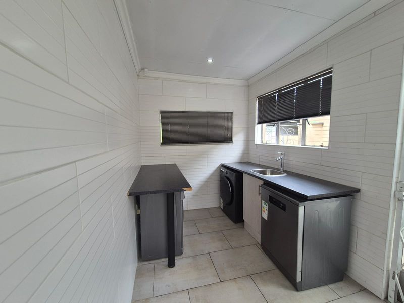 !DREAM PROPERTY ALERT! - Photo 5