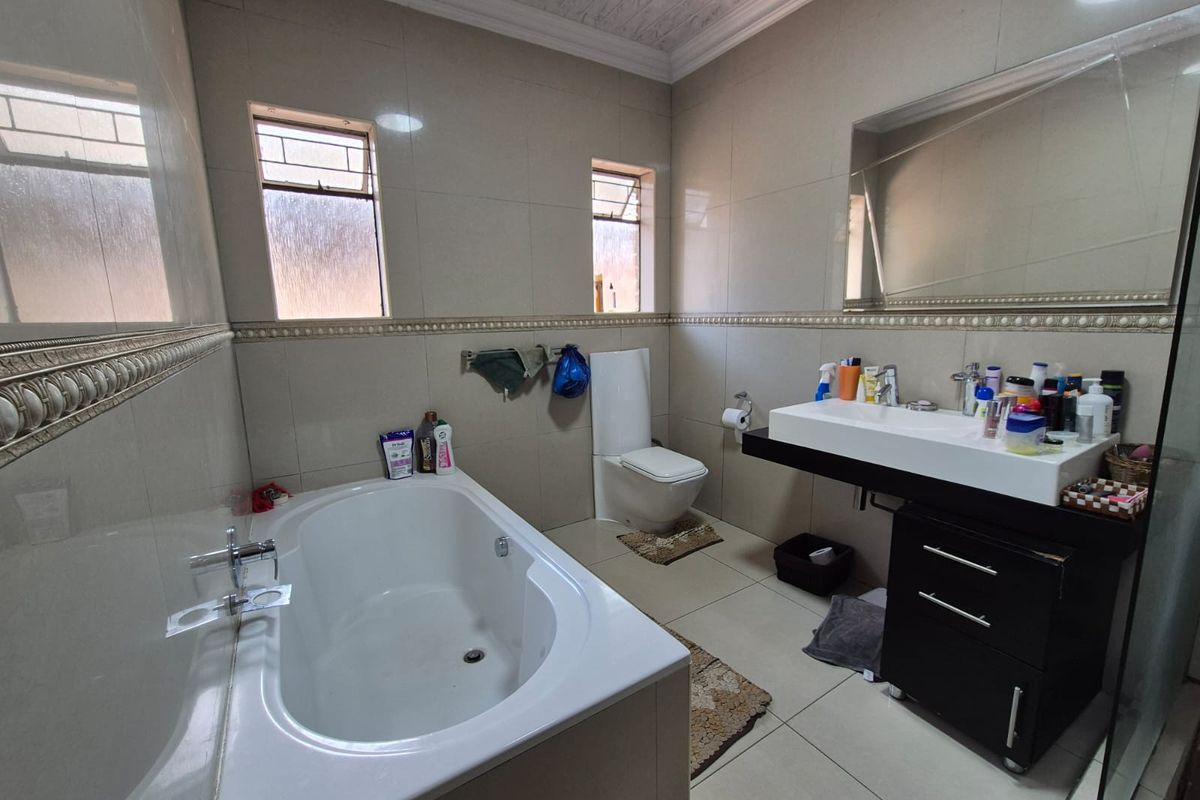 !LUXURY HOME FOR SALE! - Photo 3