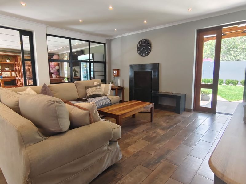 Very Modern Family Home – Unbelievable Bargain! - Photo 7