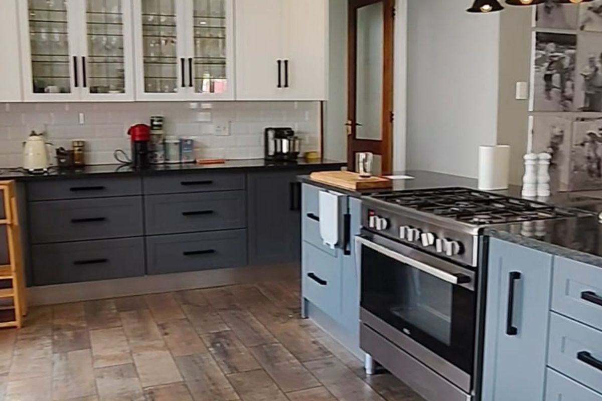 Very Modern Family Home – Unbelievable Bargain! - Photo 2