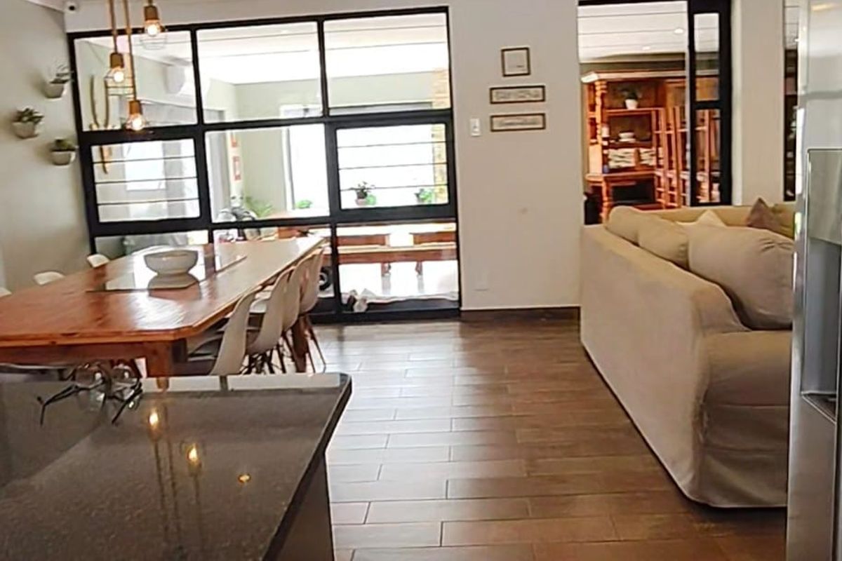 Very Modern Family Home – Unbelievable Bargain! - Photo 4