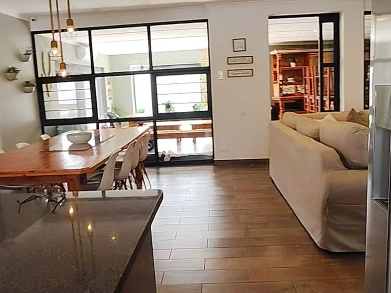 Very Modern Family Home – Unbelievable Bargain! - Photo 4