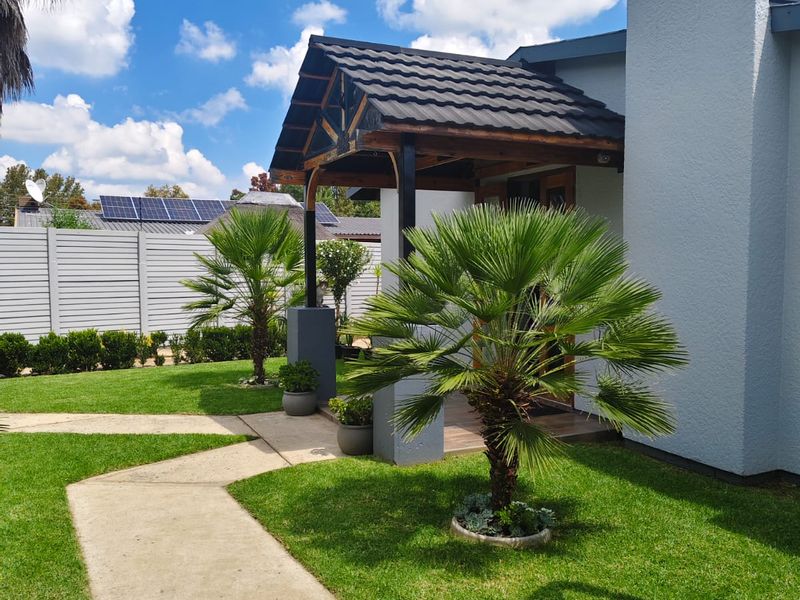 Very Modern Family Home – Unbelievable Bargain! - Photo 3