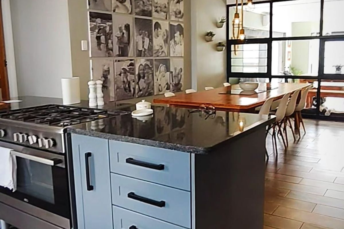 Very Modern Family Home – Unbelievable Bargain! - Photo 5