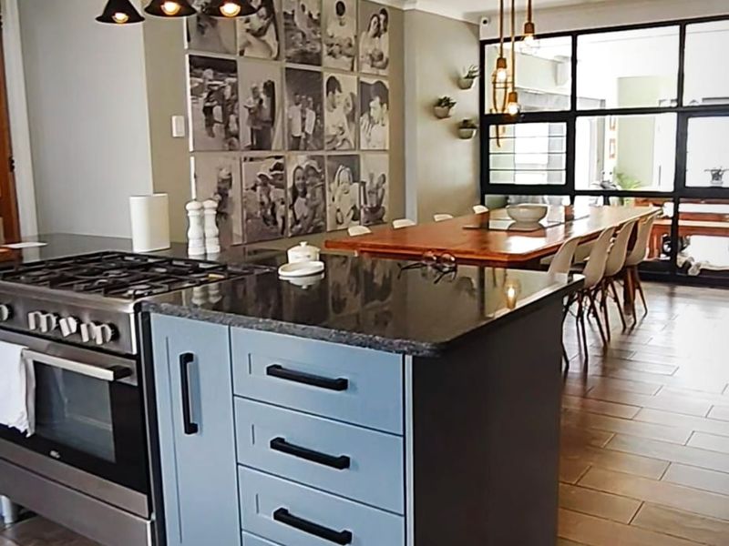 Very Modern Family Home – Unbelievable Bargain! - Photo 5