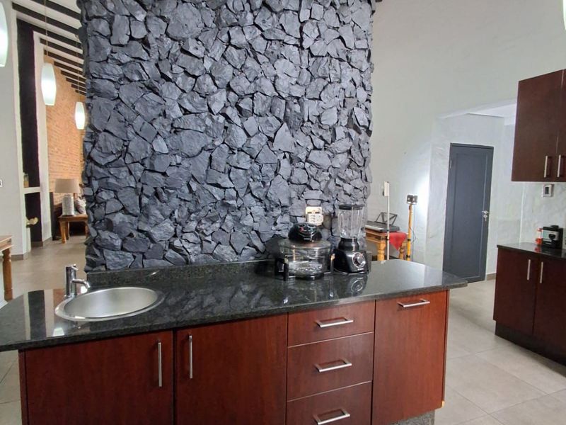 Luxury Country Living with Dual Flatlets-Blue Saddle Ranches. - Photo 9