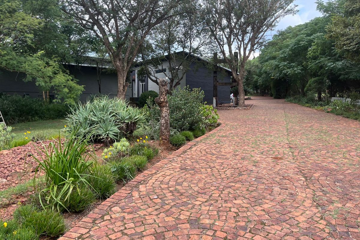 Luxury Country Living with Dual Flatlets-Blue Saddle Ranches. - Photo 2