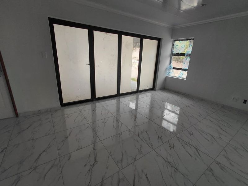 NEWLY BUILT 3-BEDROOMED HOME IN PARADISE BEACH - Photo 2