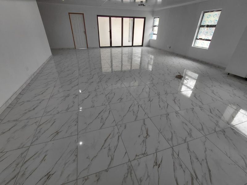 NEWLY BUILT 3-BEDROOMED HOME IN PARADISE BEACH - Photo 3