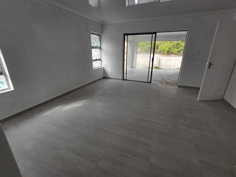 NEWLY BUILT 3-BEDROOMED HOME IN PARADISE BEACH - Photo 10