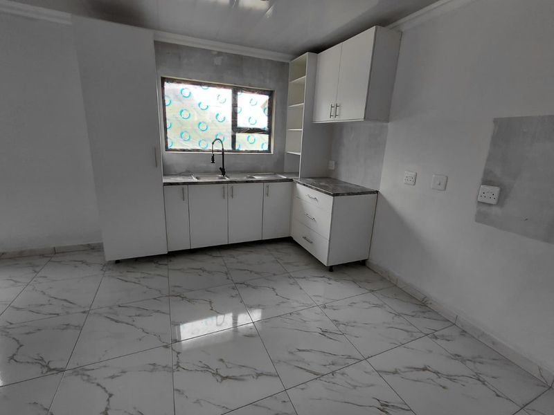 NEWLY BUILT 3-BEDROOMED HOME IN PARADISE BEACH - Photo 4