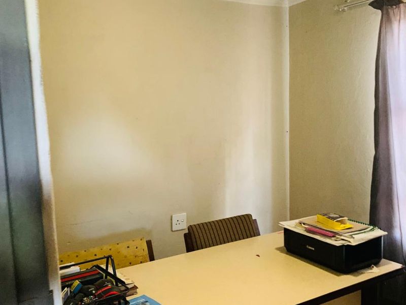 Spacious 3 Bedroom House to Rent in Lenasia Ext 2 | Secure Family Home with Garage & Solar Geyser - Photo 8