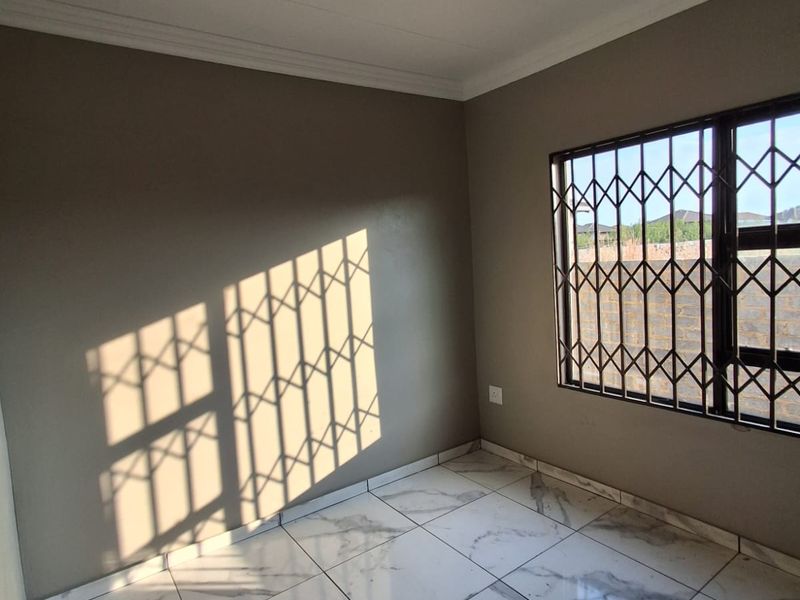 Newly Built 3 Bedroom Home for Sale in Miami Sands Vanderbijlpark. - Photo 9