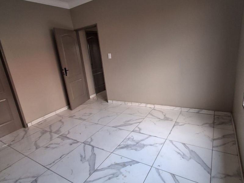 Newly Built 3 Bedroom Home for Sale in Miami Sands Vanderbijlpark. - Photo 8