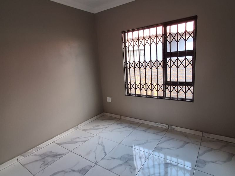 Newly Built 3 Bedroom Home for Sale in Miami Sands Vanderbijlpark. - Photo 7