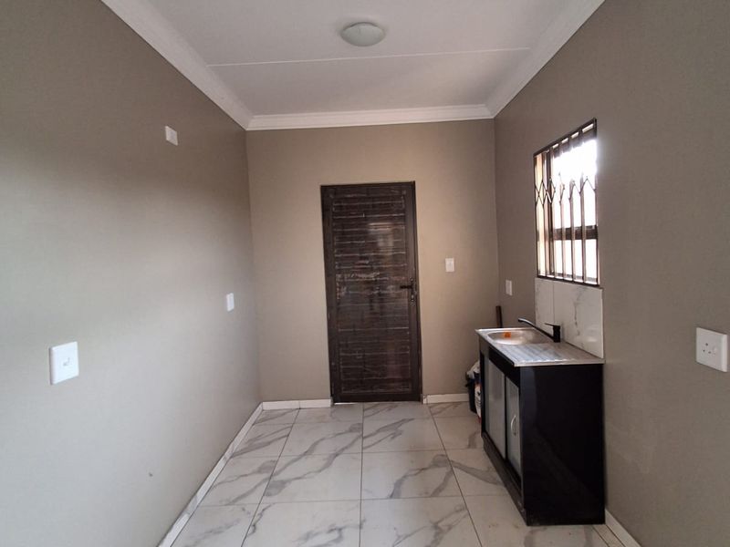 Newly Built 3 Bedroom Home for Sale in Miami Sands Vanderbijlpark. - Photo 6