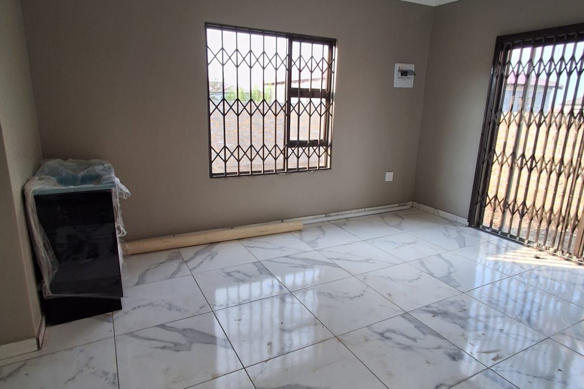 Newly Built 3 Bedroom Home for Sale in Miami Sands Vanderbijlpark. - Photo 3