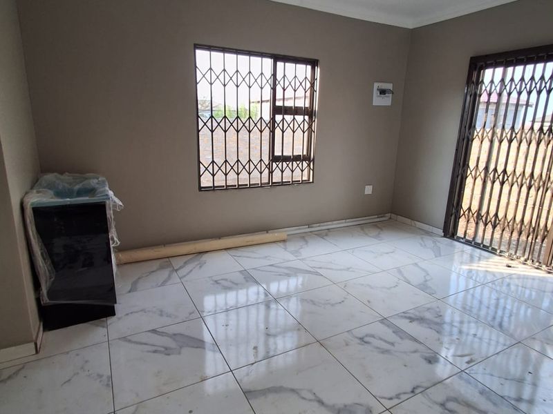 Newly Built 3 Bedroom Home for Sale in Miami Sands Vanderbijlpark. - Photo 3
