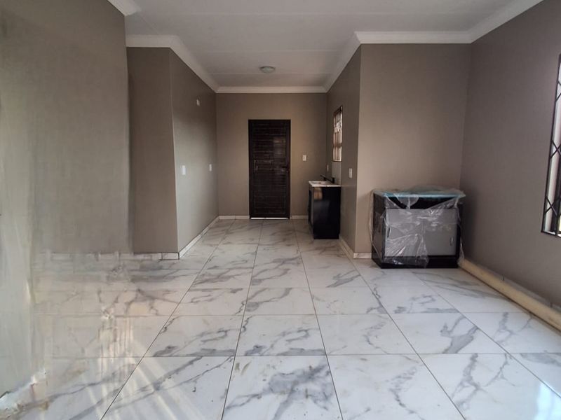 Newly Built 3 Bedroom Home for Sale in Miami Sands Vanderbijlpark. - Photo 2