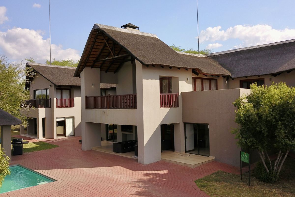 Prestigious Bushveld Retreat on Zebula Golf Estate - Photo 3