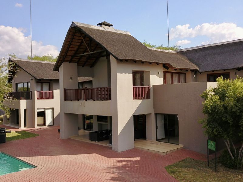 Prestigious Bushveld Retreat on Zebula Golf Estate - Photo 3