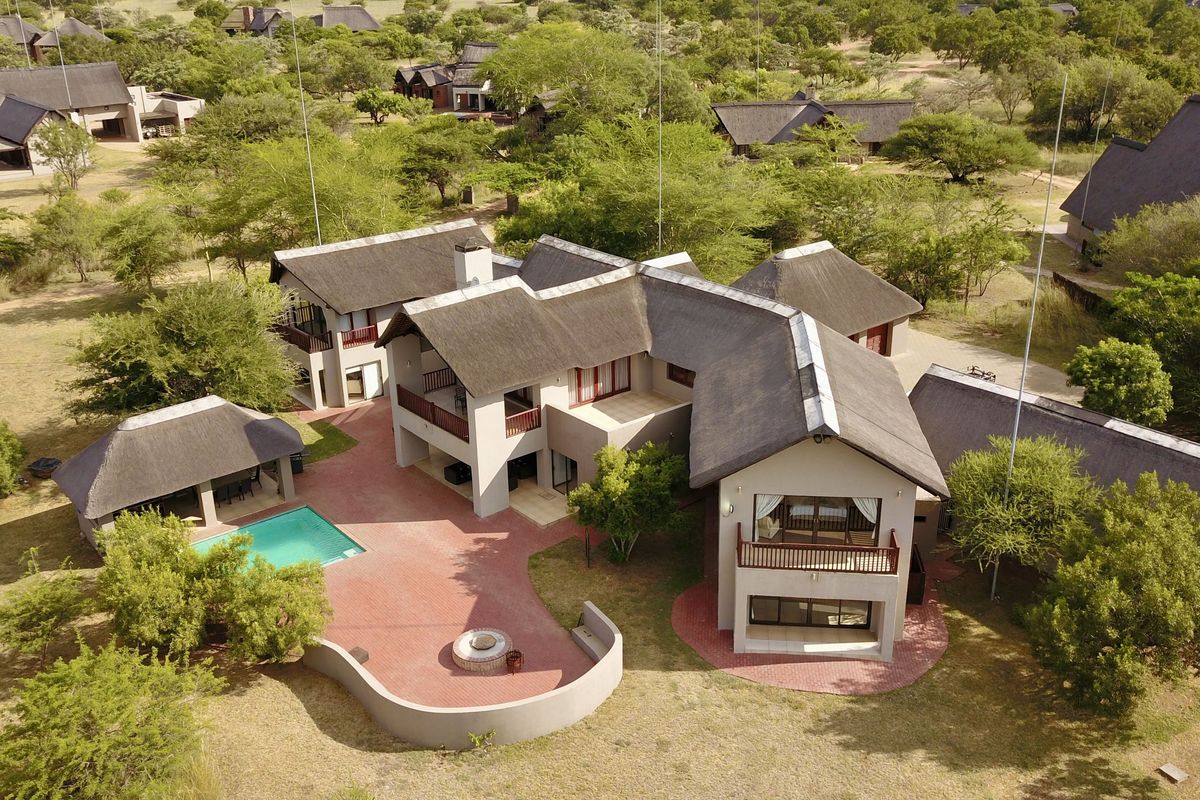 Prestigious Bushveld Retreat on Zebula Golf Estate - Photo 2