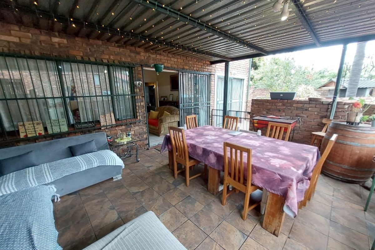 Secure Spacious Family Townhouse Living - Photo 2