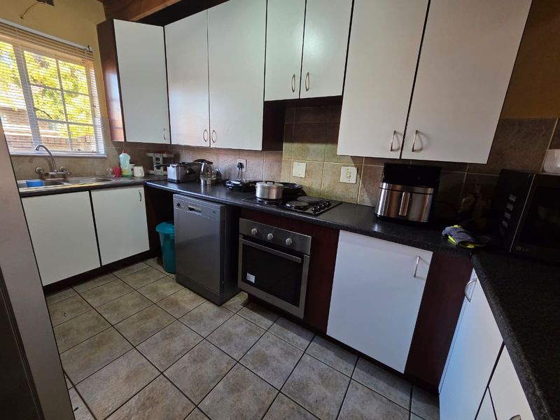 Modern Montana Double Storey Townhouse - Photo 2