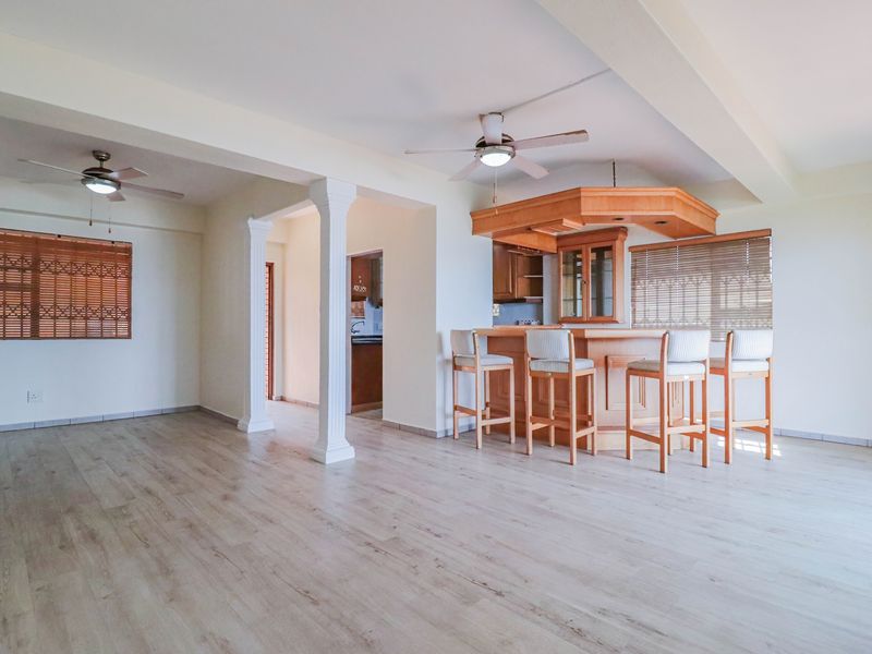 Luxury Coastal Living with modern elegance - Photo 3