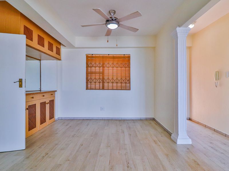 Luxury Coastal Living with modern elegance - Photo 5