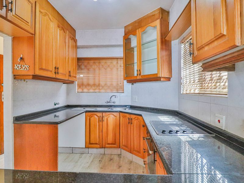 Luxury Coastal Living with modern elegance - Photo 4