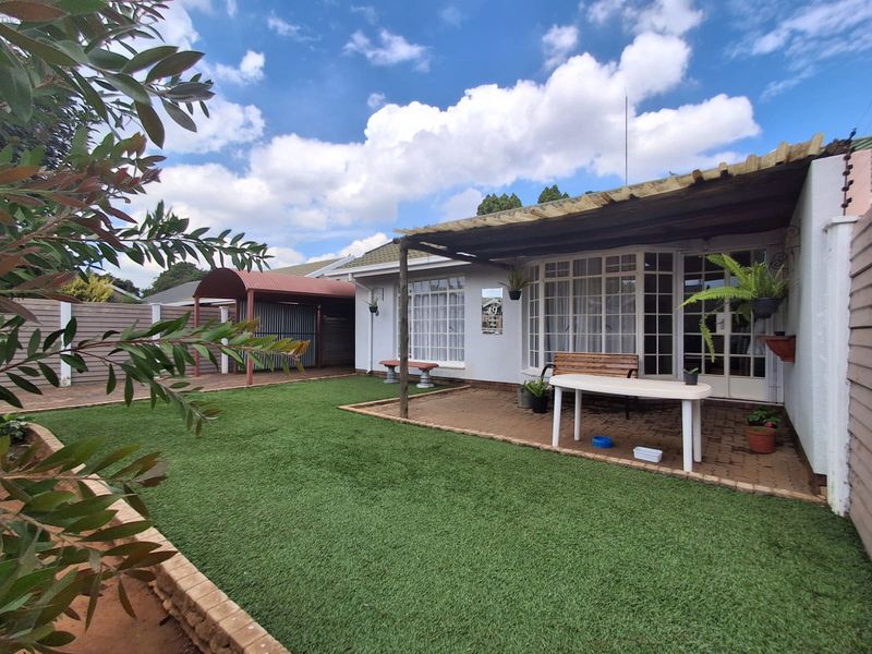 Discover your dream home in the heart of Duncanville! - Photo 3