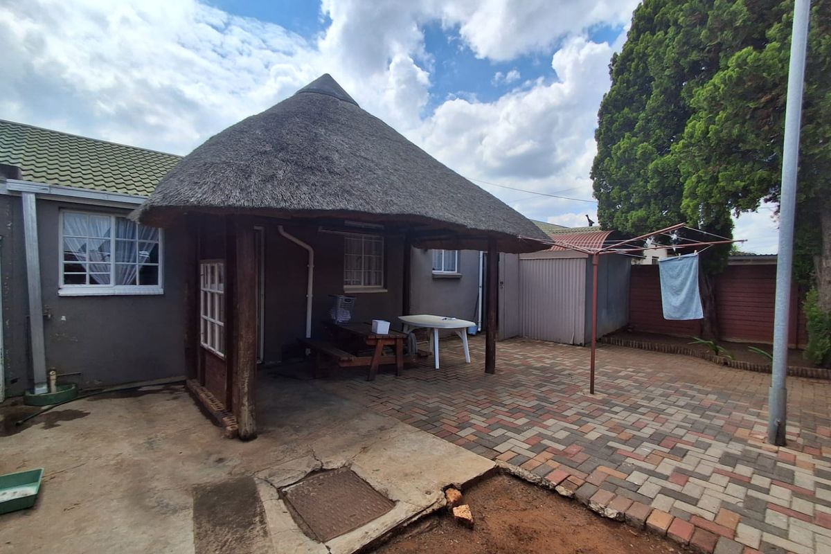 Discover your dream home in the heart of Duncanville! - Photo 2